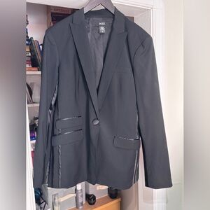 🖤 Victoria’s Secret Tuxedo-Style Blazer – Sleek, Sharp & Statement-Making 🖤